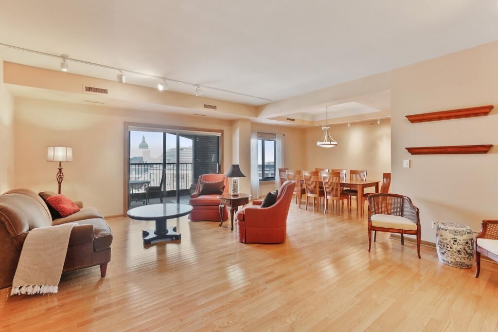 Property Photo:  1235 Yale Place 602  MN 55403 