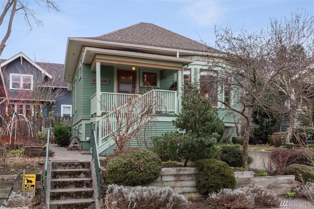 Property Photo:  2602 9th Ave W  WA 98119 