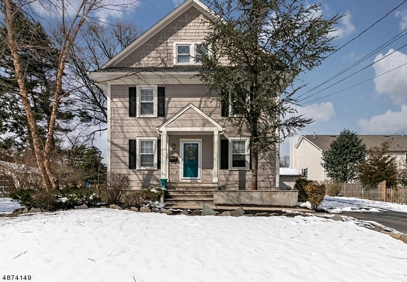 Property Photo:  2235 Algonquin Dr  NJ 07076 