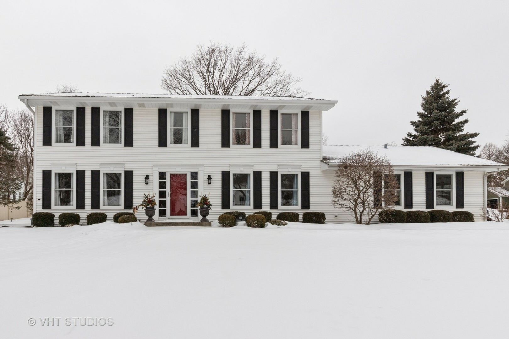 Property Photo: 955 Burridge Court IL 60048