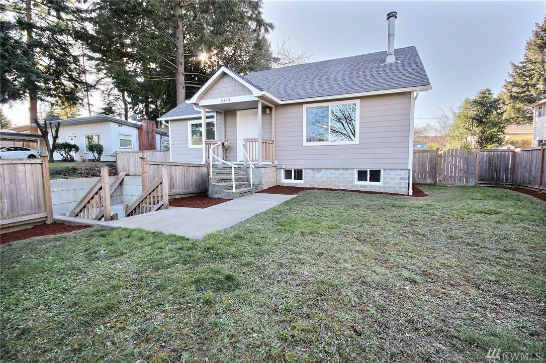 Property Photo:  3515 Meadow Ave N  WA 98056 