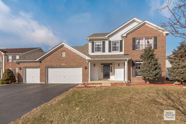 Property Photo: 2045 Colonial Street IL 60503
