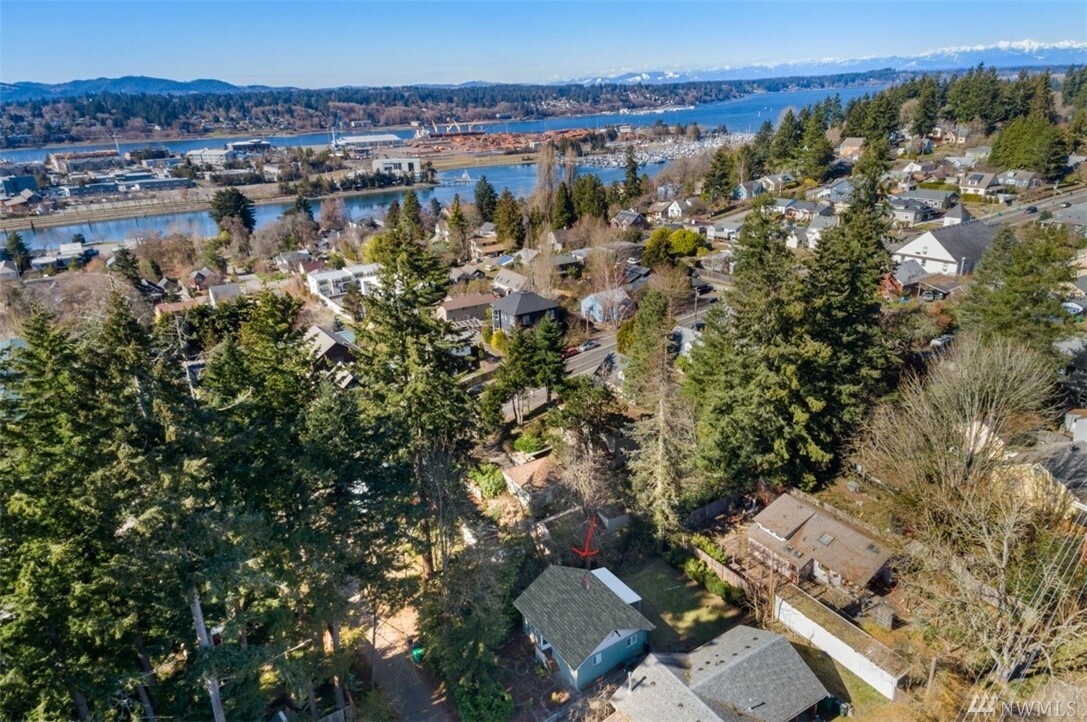 Property Photo:  1218 NE Thurston Ave  WA 98506 