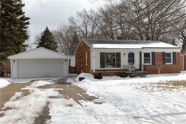 Property Photo:  4061 Silver Birch Drive  MI 48329 