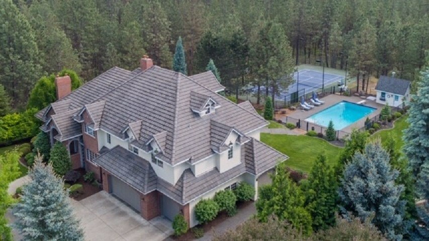 Property Photo: 1520 E Hampton Ln WA 99208