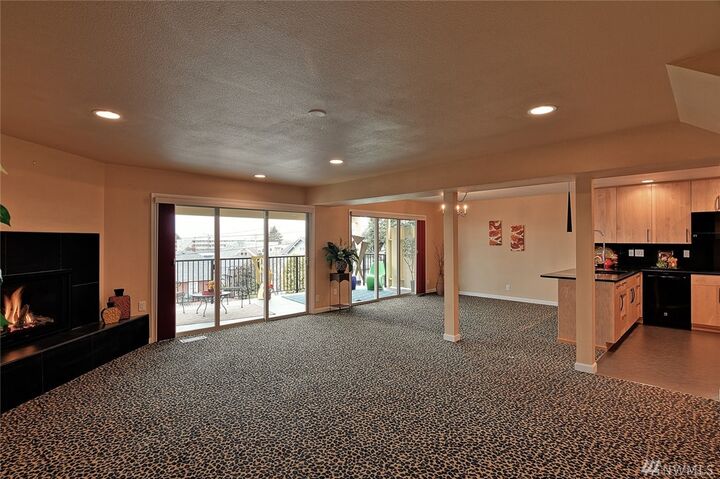 Property Photo:  217 5th Ave N 2  WA 98020 