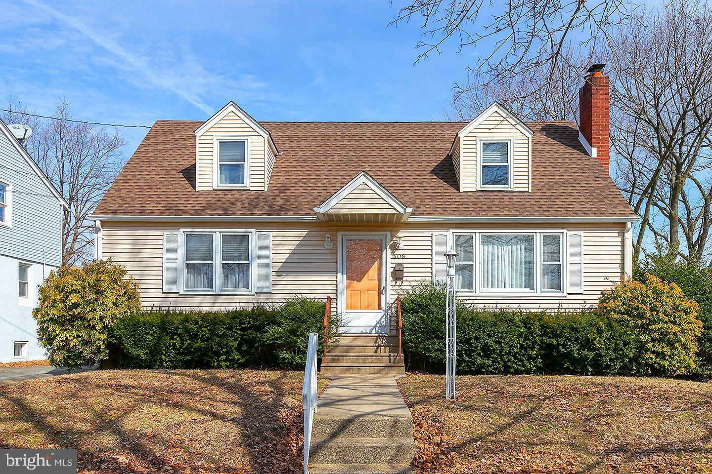 Property Photo:  408 Colonial Avenue  NJ 08096 