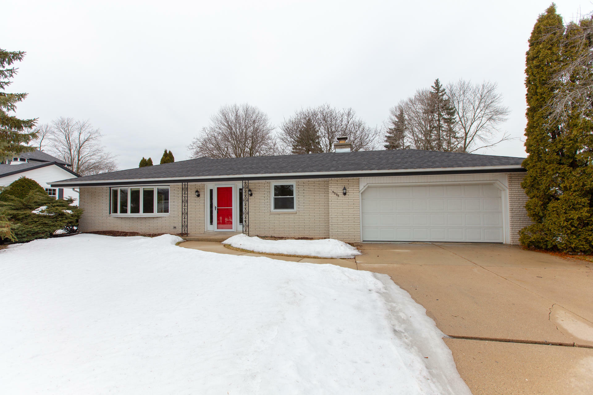 Property Photo:  3575 S Russel Rd  WI 53151 