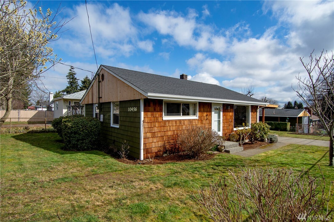 Property Photo:  10456 Occidental Ave S  WA 98168 