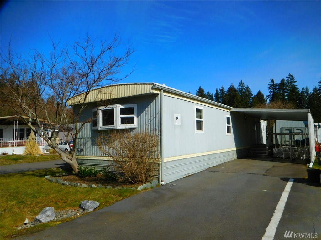 Property Photo:  11622 Silver Lake Rd 33  WA 98208 