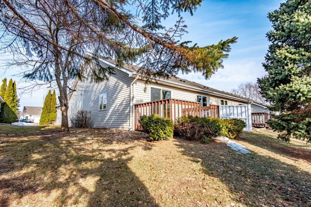 Property Photo: 1933 Eastridge Court MN 55082