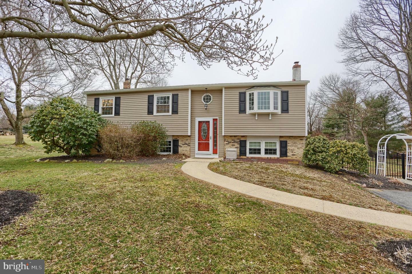 Property Photo: 7 Brook Circle PA 19343
