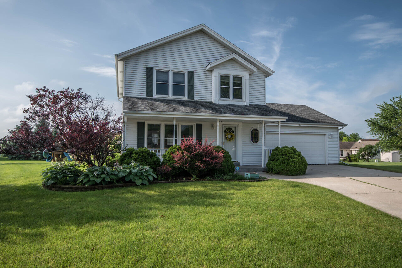 Property Photo: 116 Plank Ct WI 53149