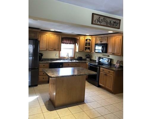 Property Photo: 26 Mayflower Cir MA 01524