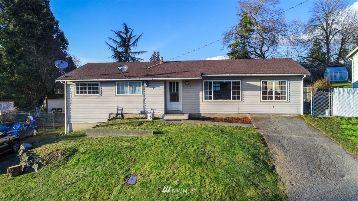 Property Photo:  12616 SE 170th Street  WA 98058 