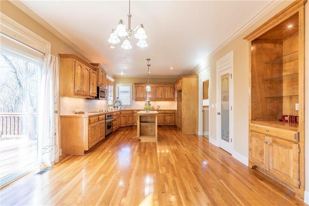Property Photo: 10302 N Avalon Avenue MO 64154