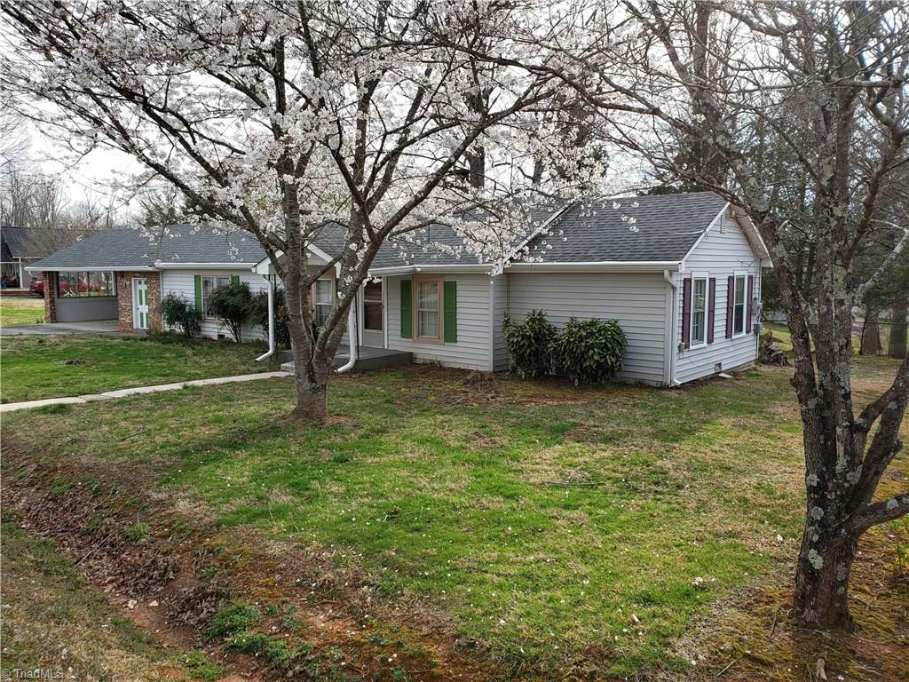 Property Photo:  654 Friendship Cross Street  NC 28659 