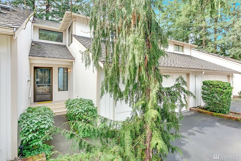 Property Photo:  1805 Village Green Dr. 14  WA 98012 