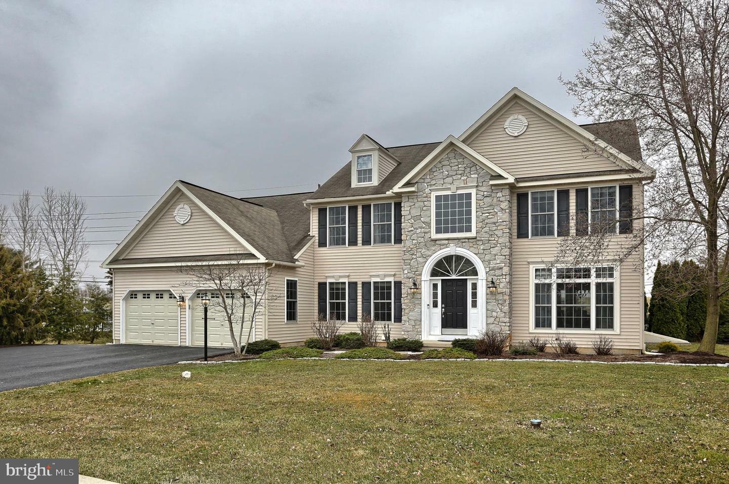 Property Photo:  542 Sweetwater Drive  PA 17078 