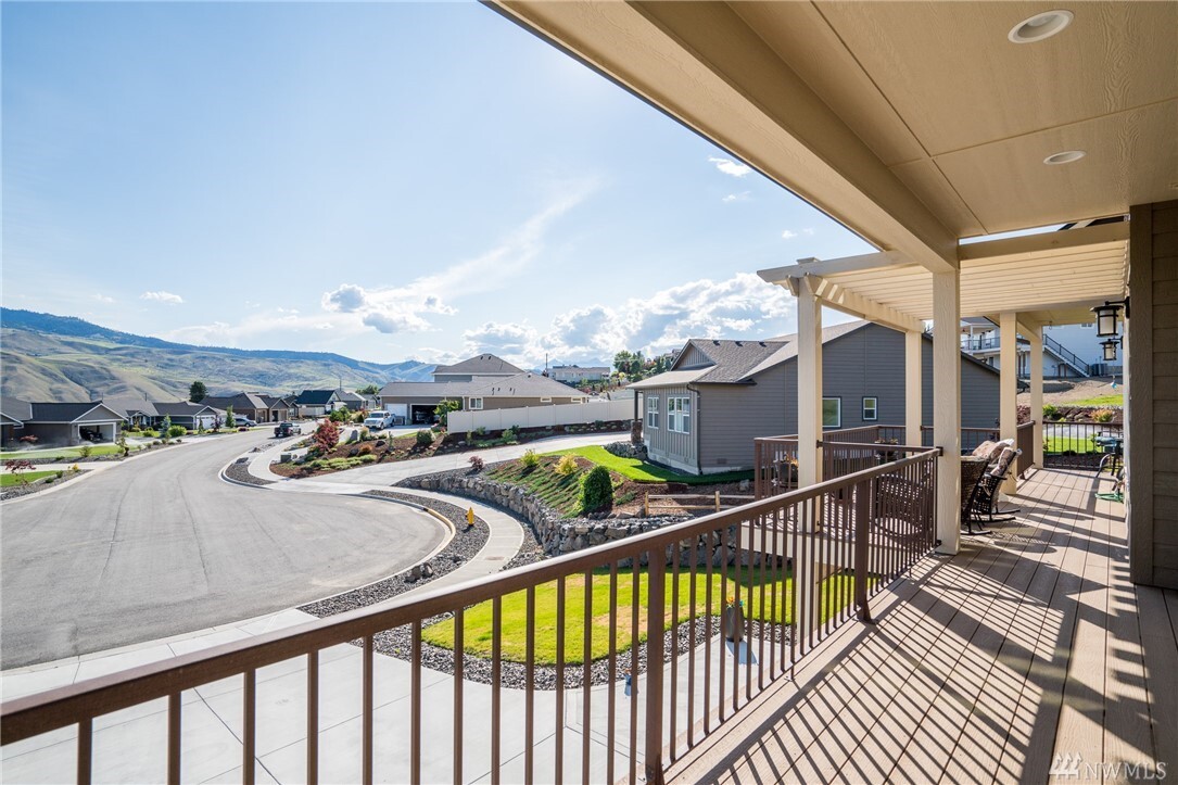Property Photo: 852 Sage Crest Dr WA 98801