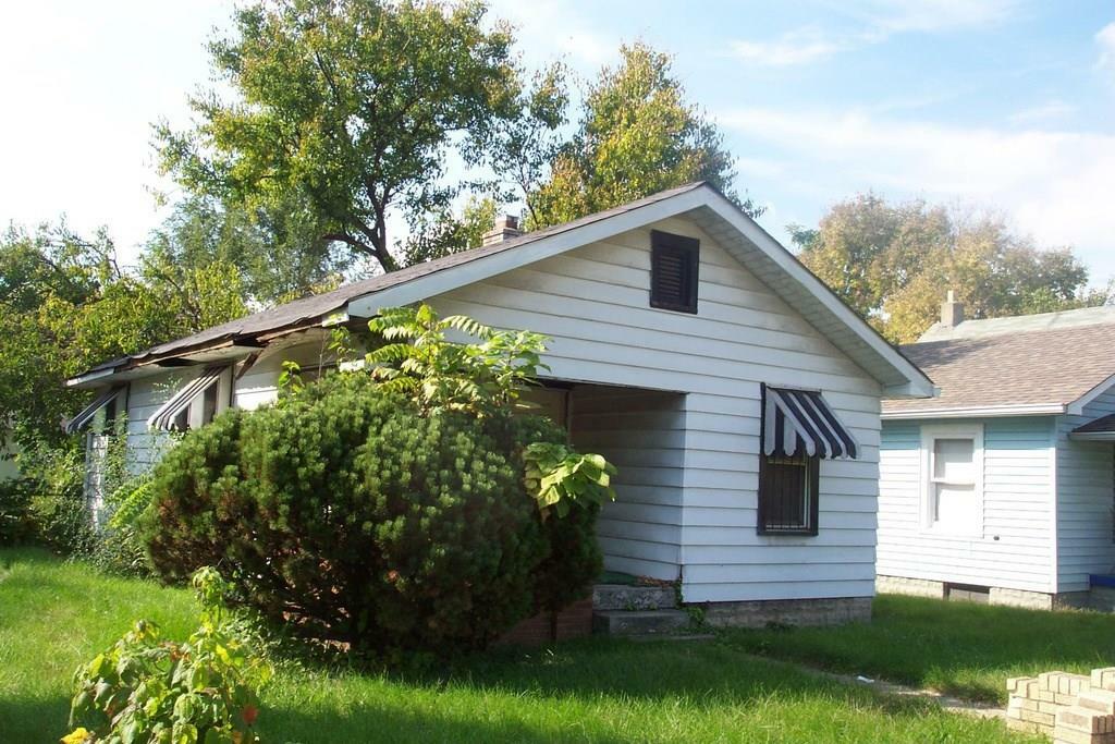 Property Photo:  1402 North Pershing Avenue  IN 46222 