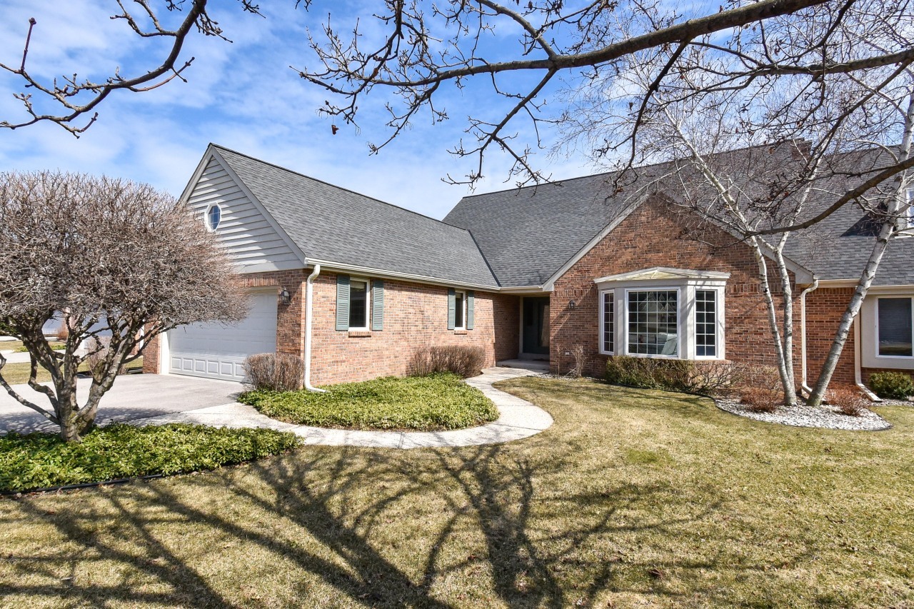 Property Photo:  2615 W Lake Park Ct  WI 53092 