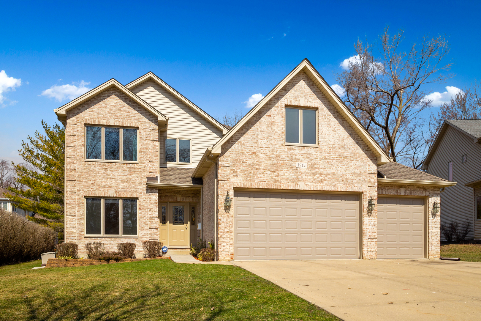 Property Photo:  1912 Weston Lane  IL 60193 