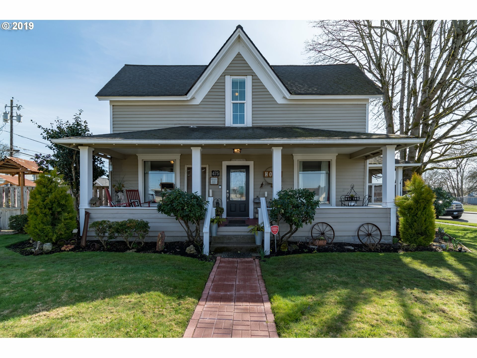 Property Photo: 475 W 9th Ave OR 97448
