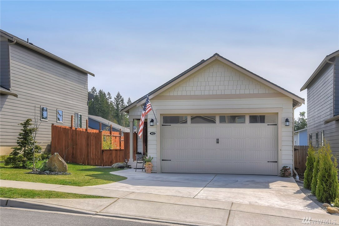 Property Photo:  412 NE Ohenry Ct  WA 98370 