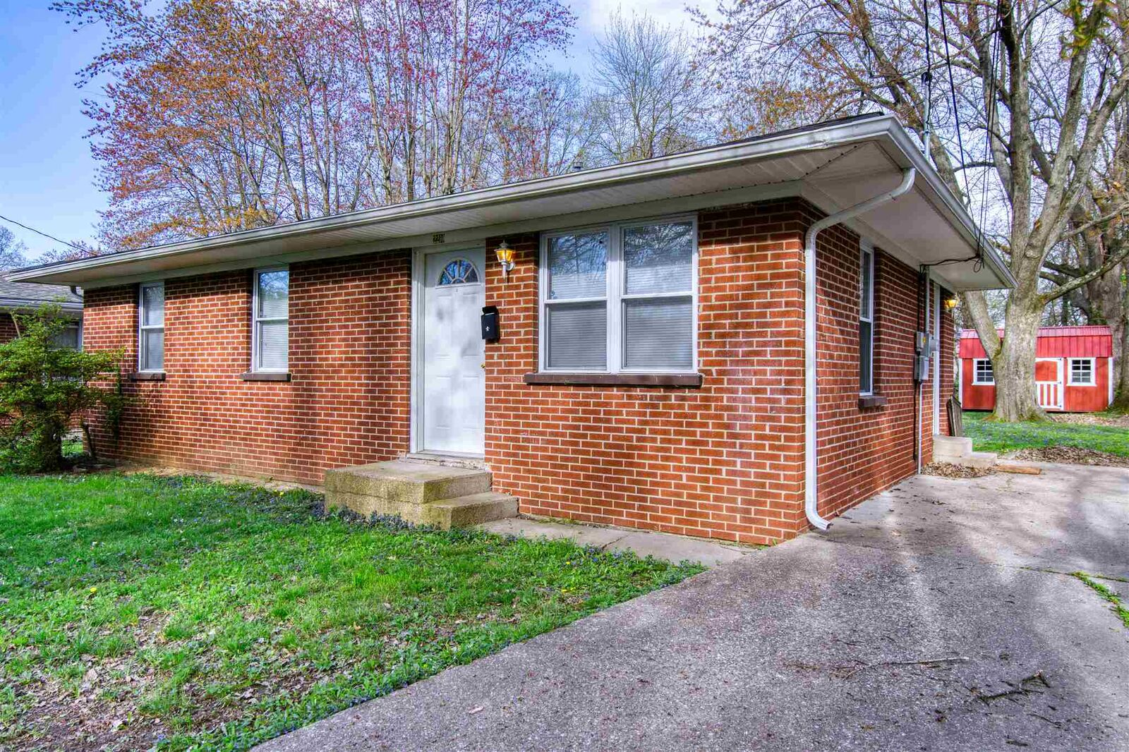 Property Photo:  2210 Burdette Avenue  IN 47714-5802 