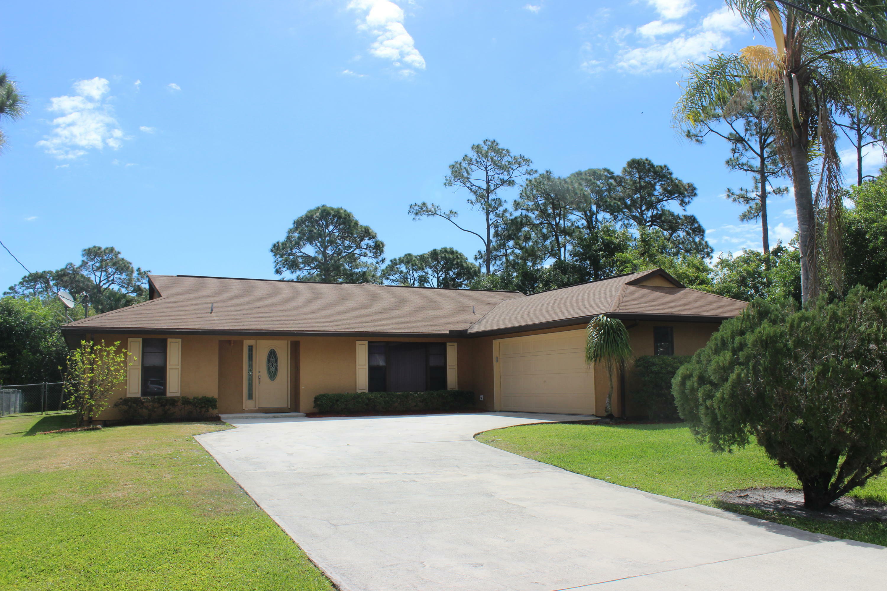 Property Photo:  5802 Palm Drive  FL 34982 