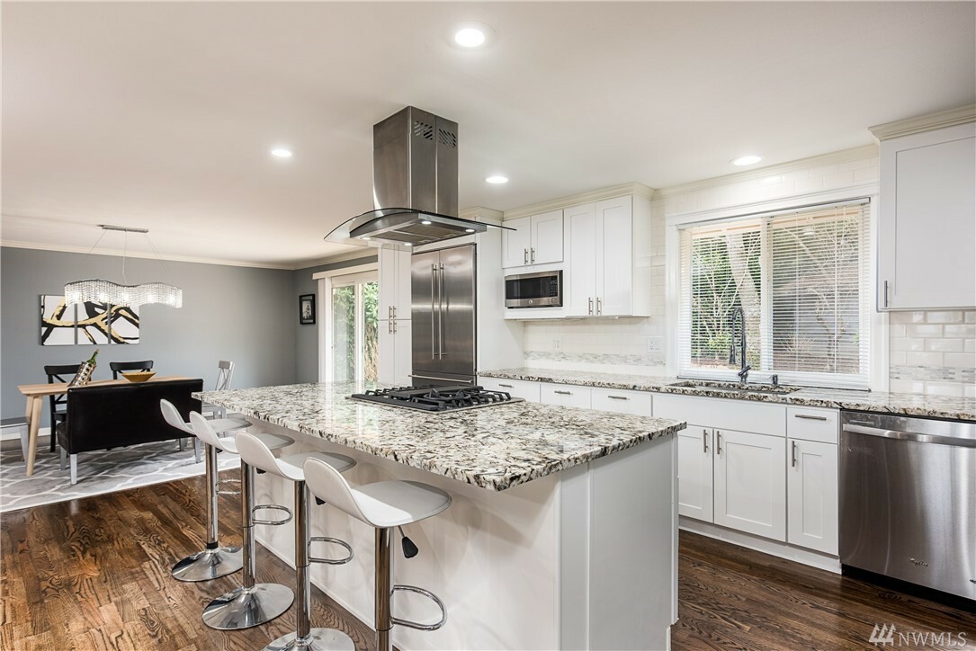 Property Photo:  1811 172nd Ave NE  WA 98008 