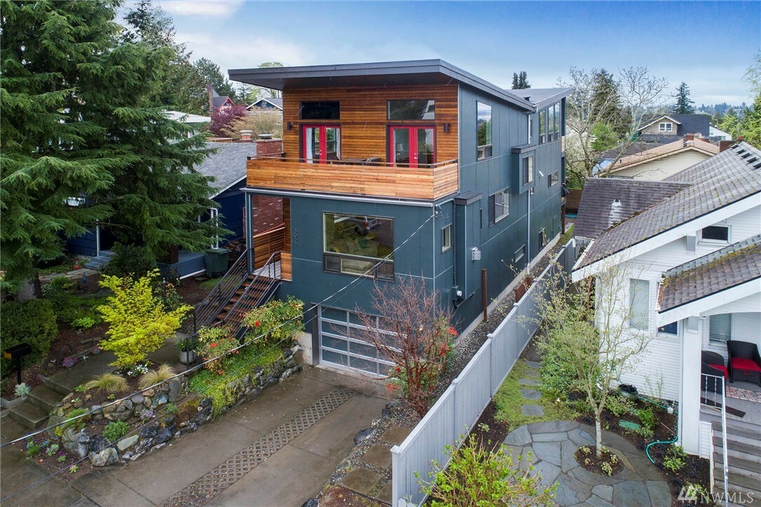 Property Photo:  3955 SW Elmgrove St  WA 98136 