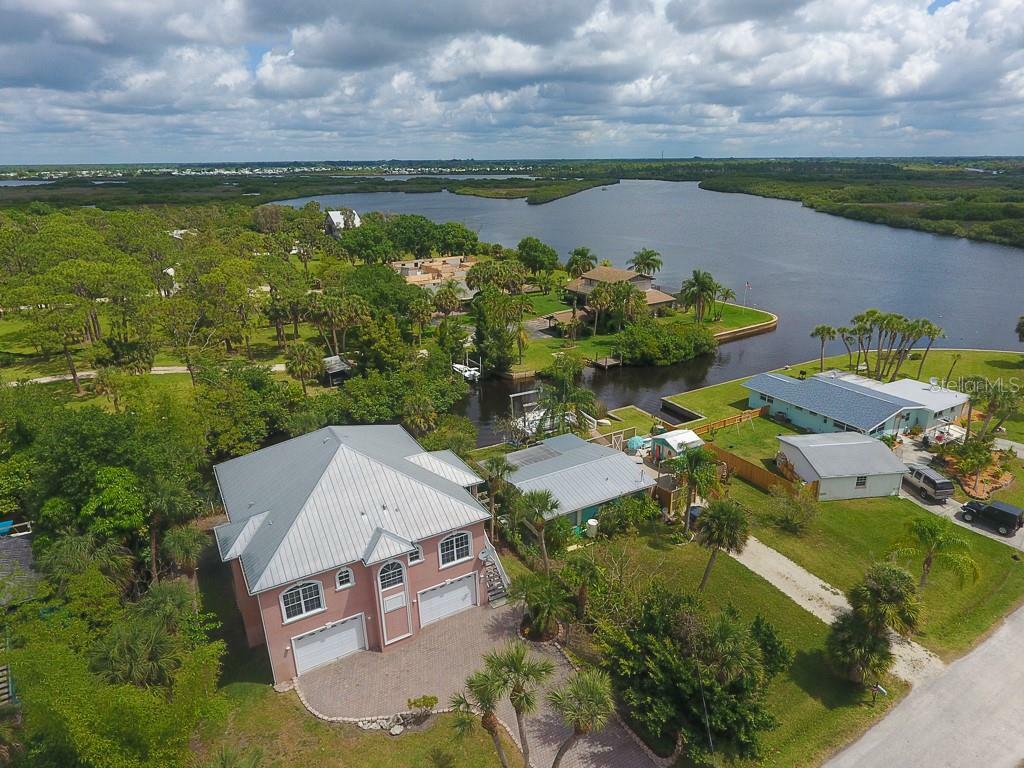 Property Photo:  9033 Allapata Lane  FL 34293 