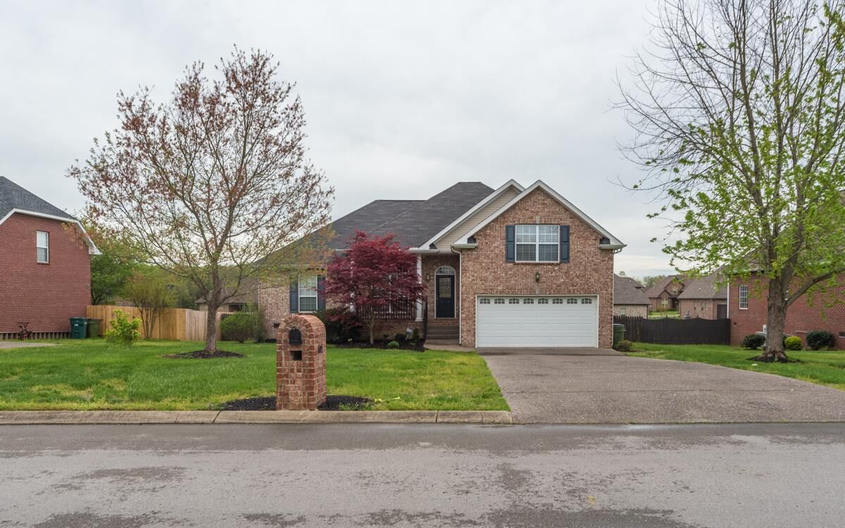 Property Photo:  605 Briarhill Rd  TN 37087 