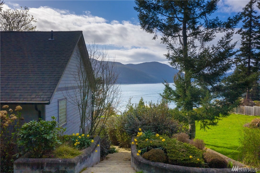 Property Photo:  5068 Totem Trail  WA 98221 