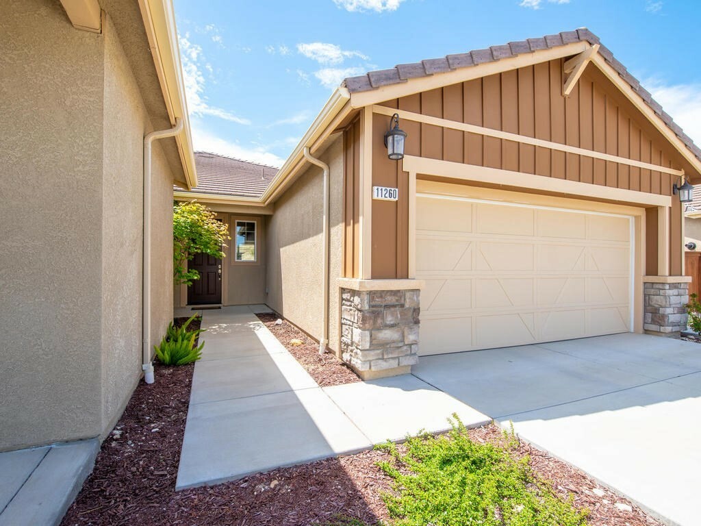 Property Photo: 11260 Avion Road CA 93422