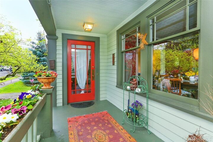 Property Photo:  2717 NE 53rd St  WA 98105 