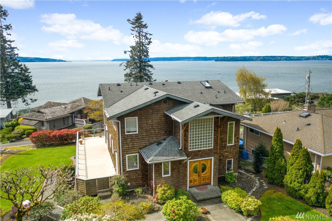 Property Photo: 432 Priest Point Dr NW WA 98271