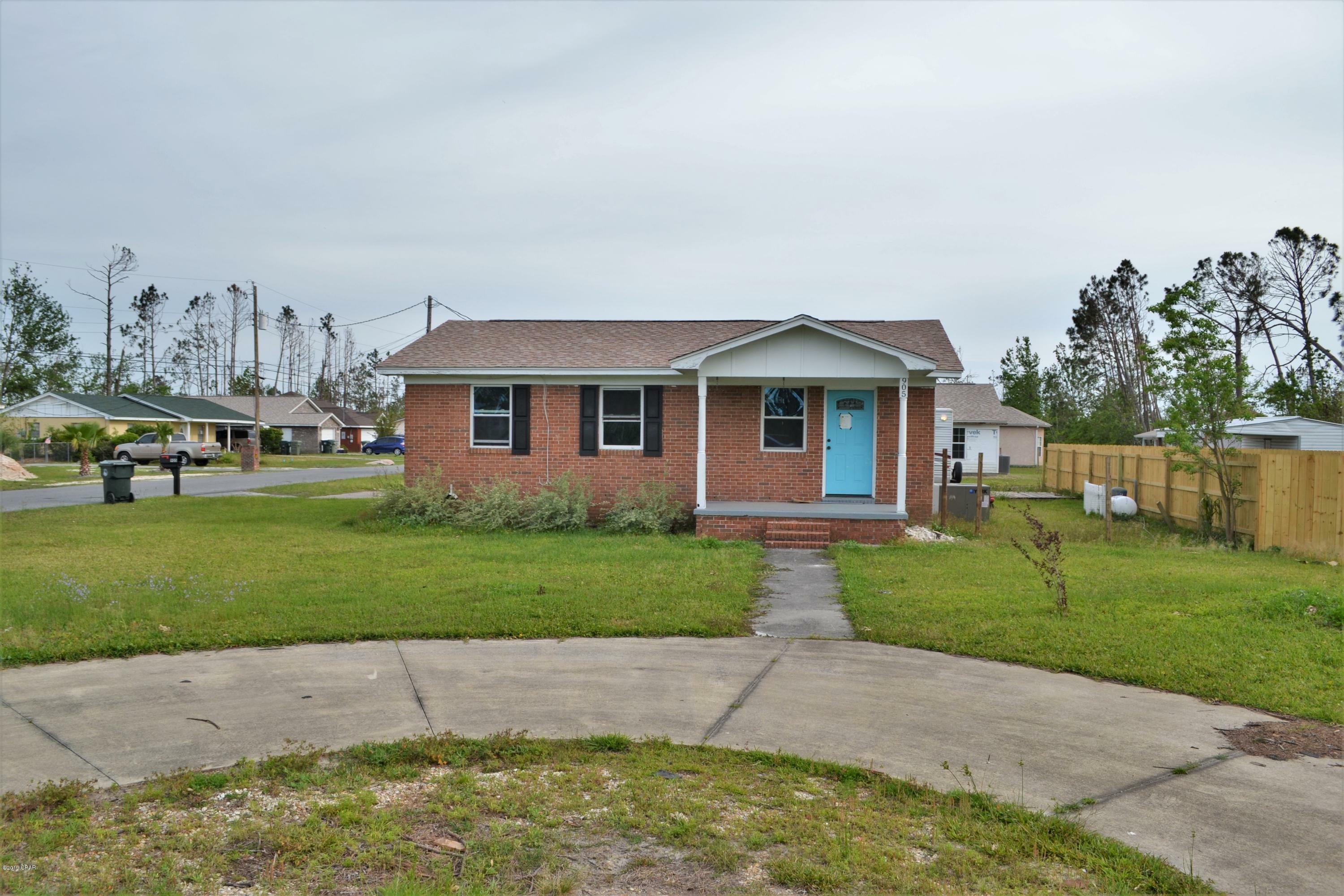 Property Photo: 905 E 15th Street FL 32444