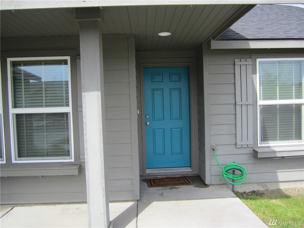 Property Photo: 1606 E Filmore WA 98837