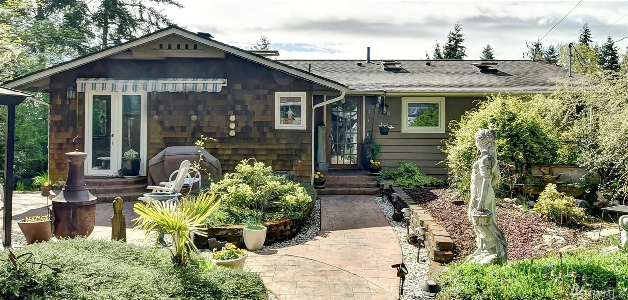 Property Photo:  1838 140th Place SE  WA 98007 