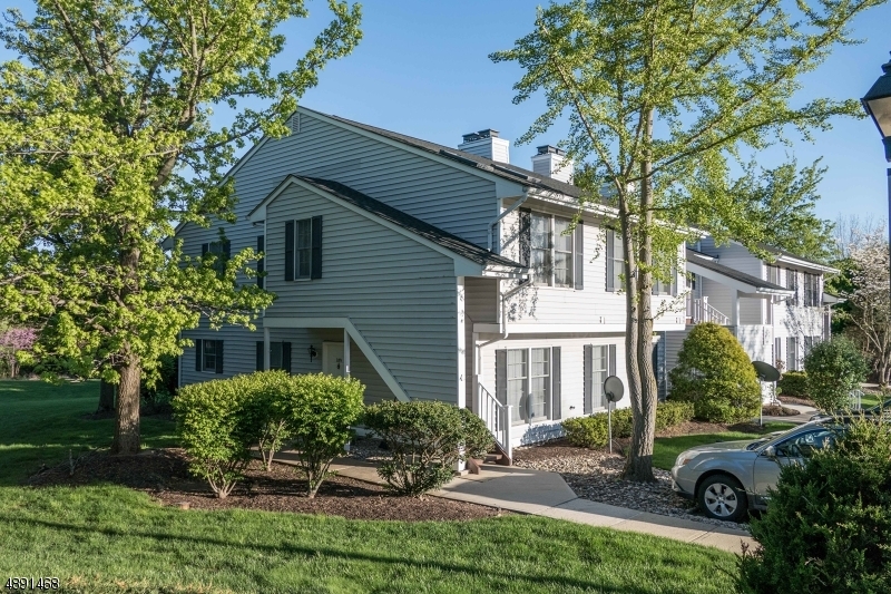 Property Photo:  289 Kingbird Ct  NJ 08887 