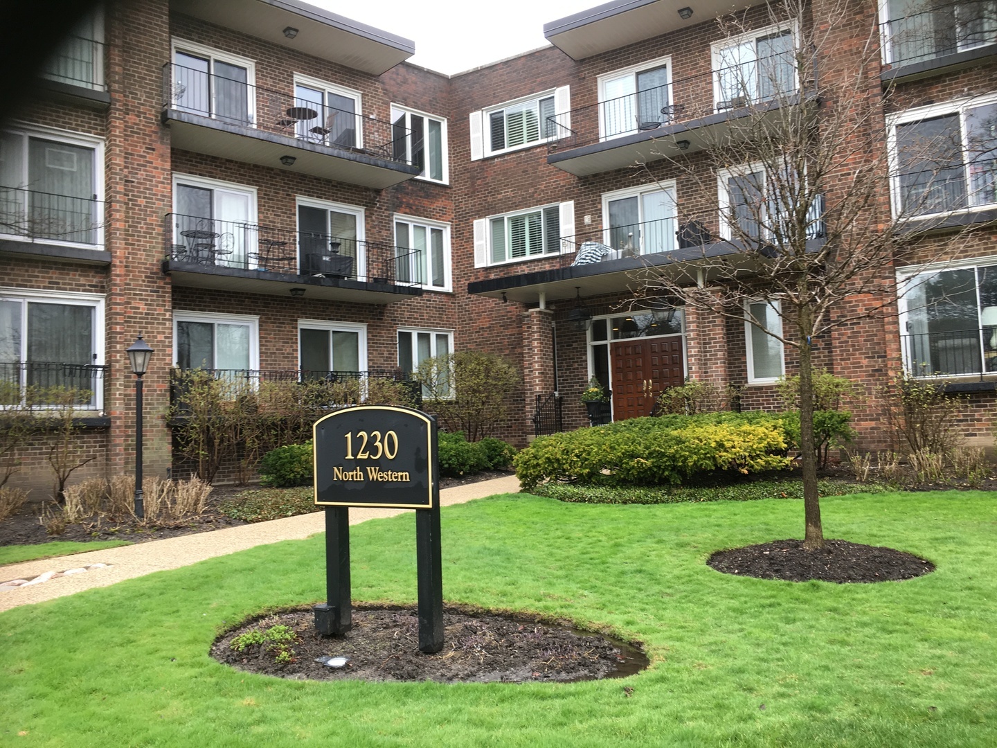 Property Photo: 1230 North Western Avenue 202 IL 60045
