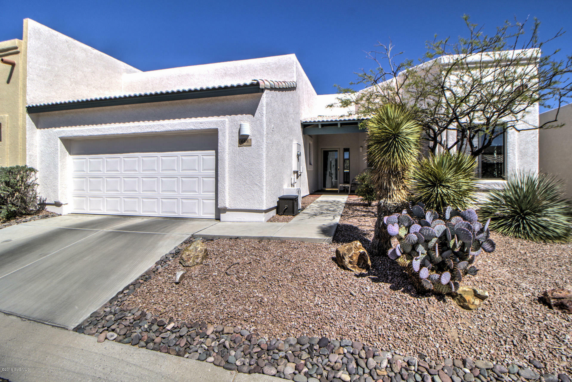 Property Photo:  668 W Camino Del Bondadoso  AZ 85614 