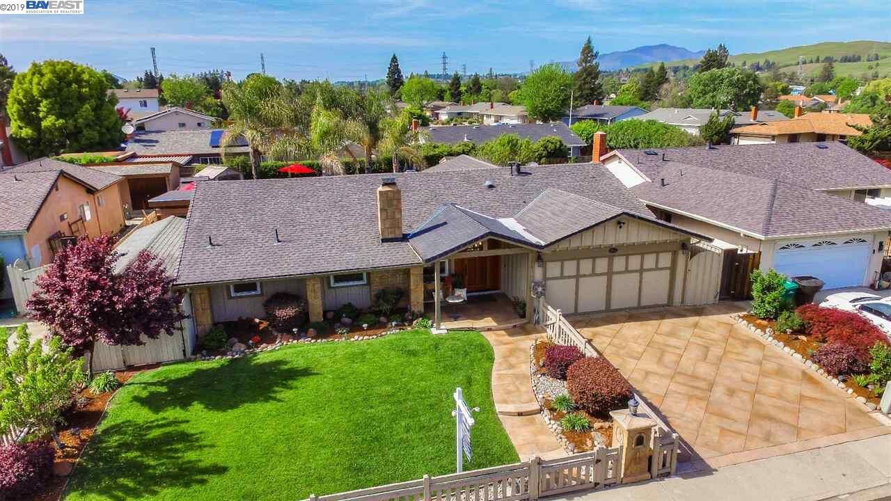 Property Photo: 612 Filbert Ct CA 94583