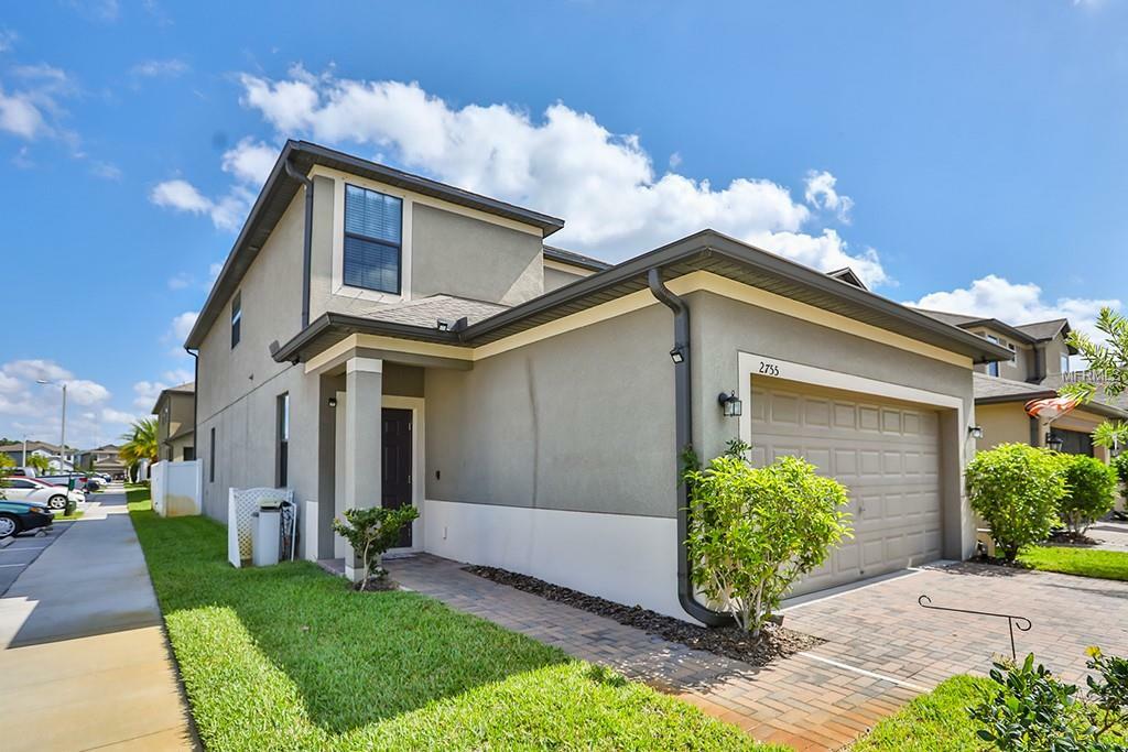 Property Photo:  2755 Hampton Green Lane  FL 33511 