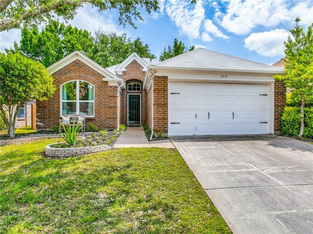 Property Photo: 202 Madisson Drive TX 76039