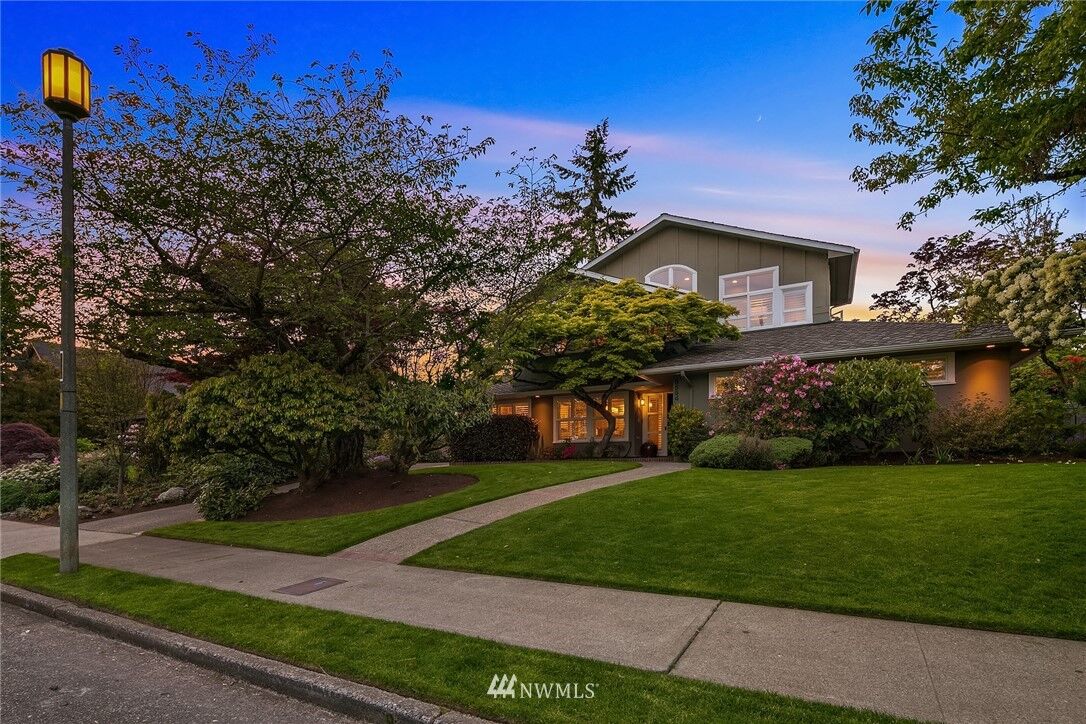 Property Photo:  5554 NE 55th Street  WA 98105 