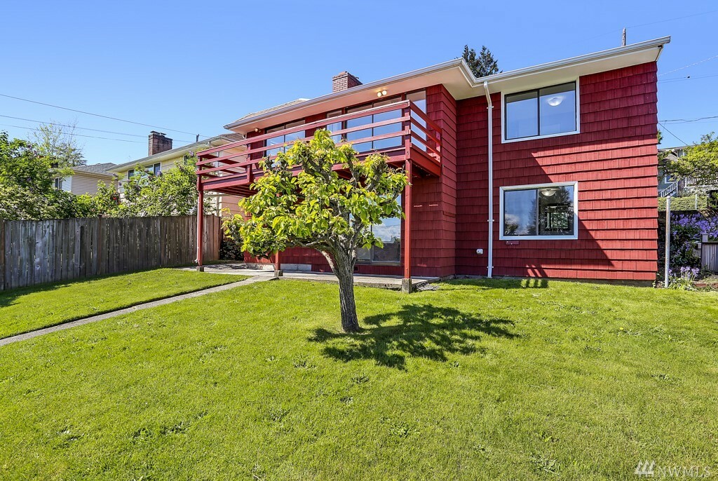 Property Photo:  2328 18th Ave S  WA 98144 